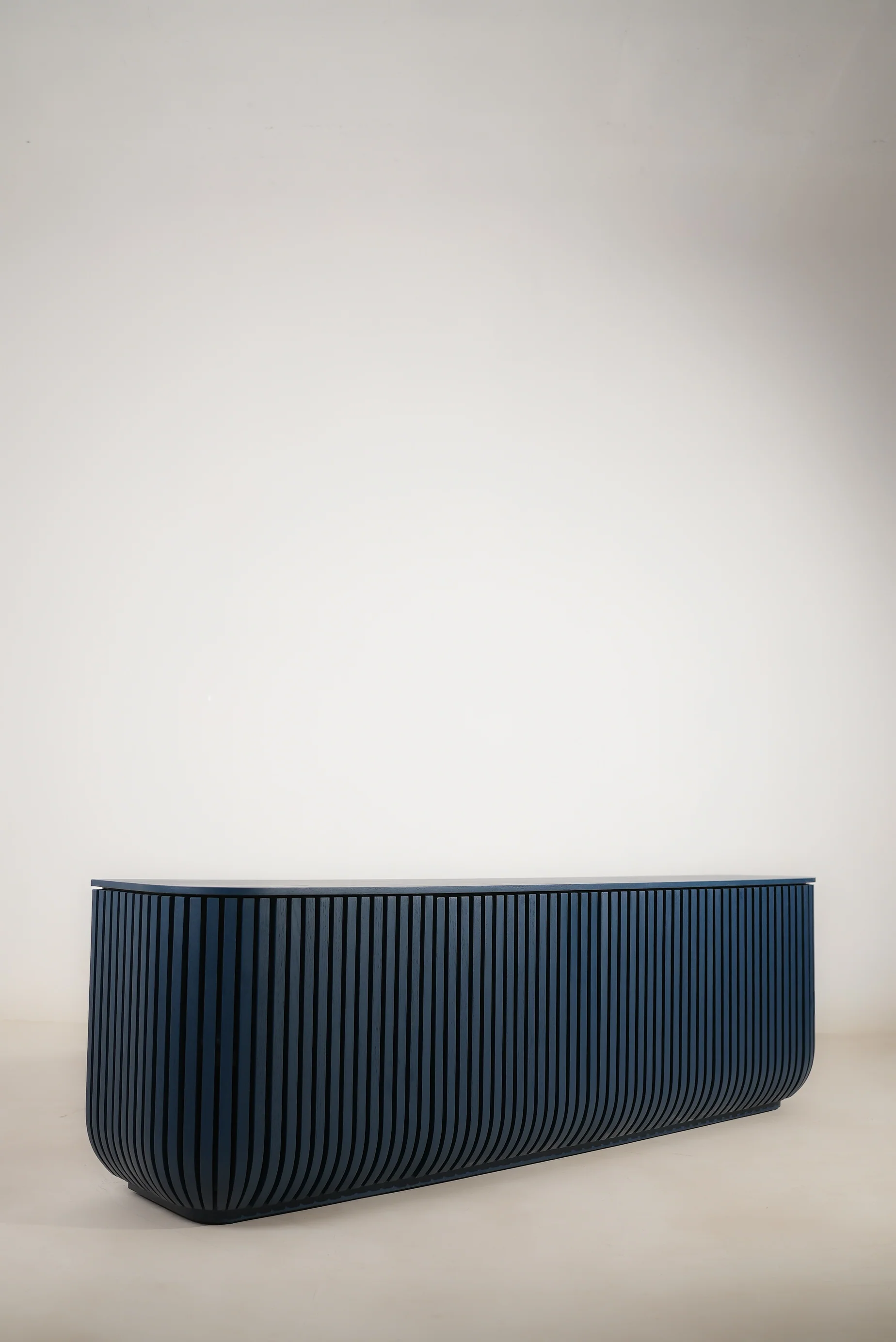 HOVER SIDEBOARD