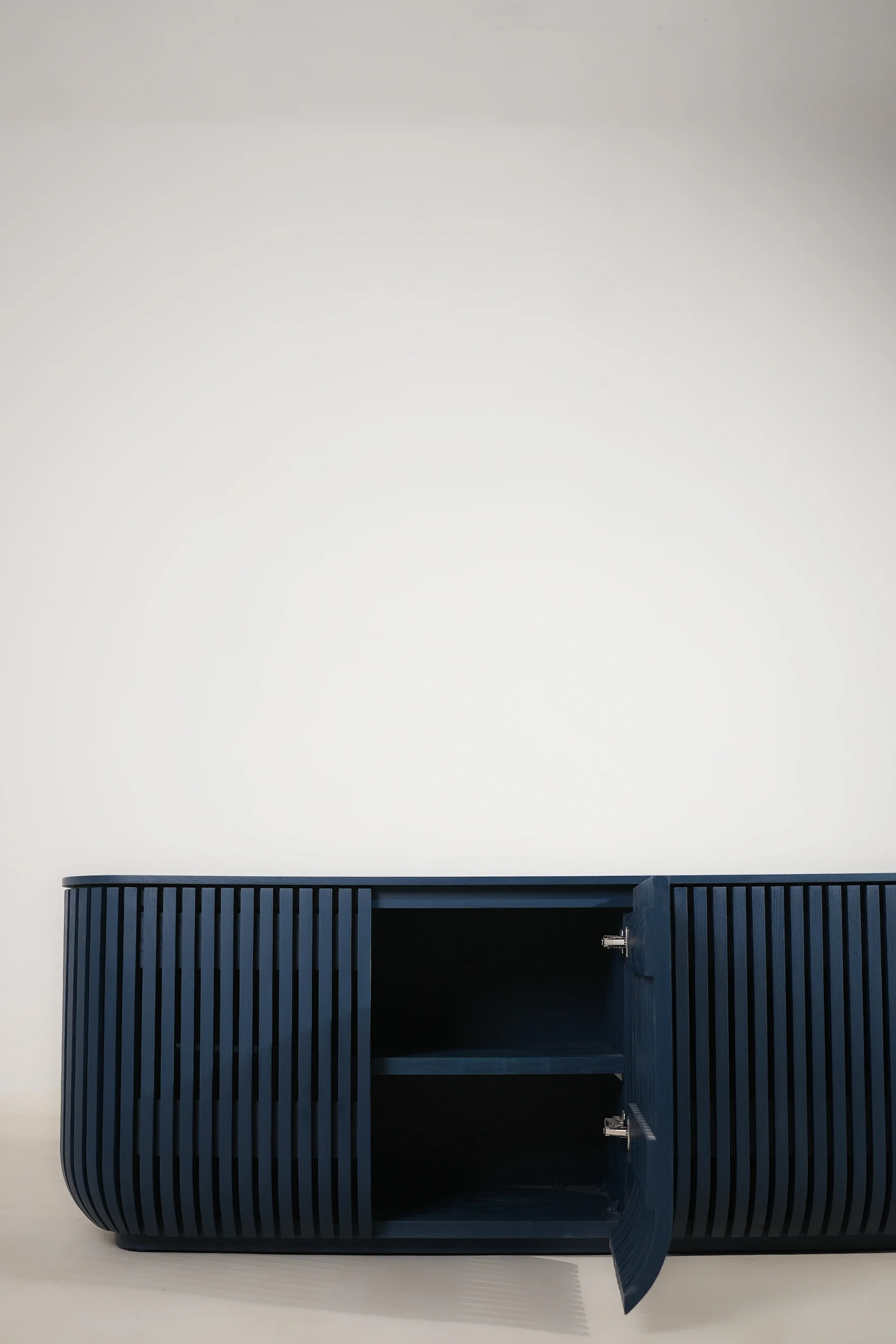 HOVER SIDEBOARD - Image 5